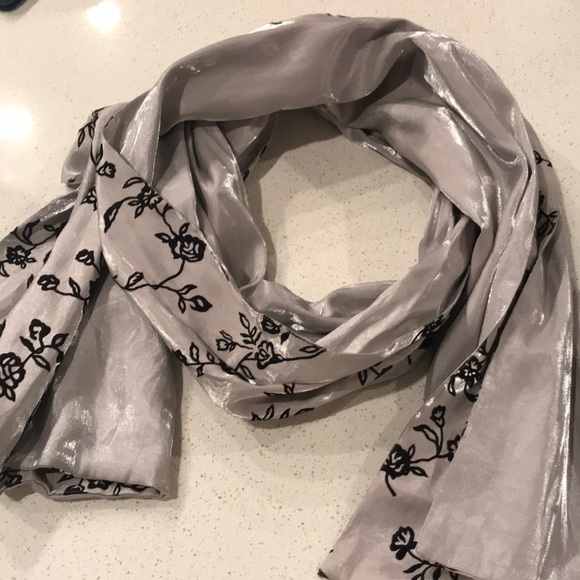 Accessories - Silver scarf with black flowers